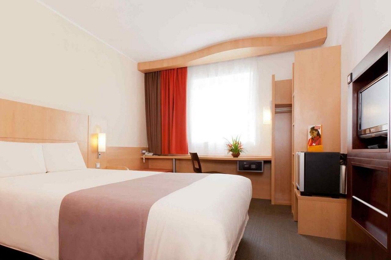 Отель Ibis Malabo Экстерьер фото